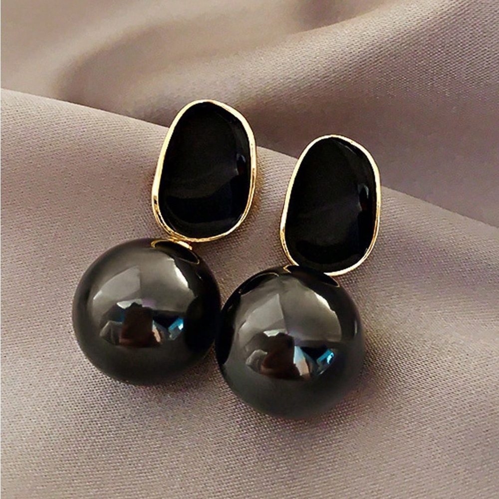 Women's Vintage Black Pearl Drop Earrings